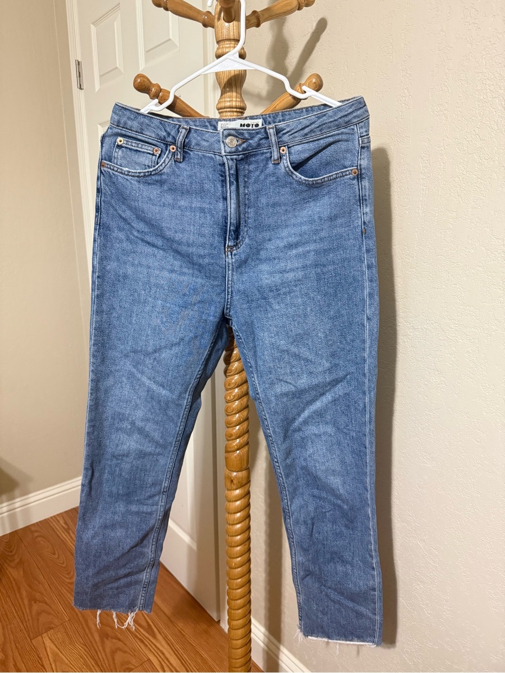 Topshop Moto Straight Leg Jeans in Medium Blue Wash Size 10